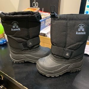 EUC Kamik boys snow boots size 11